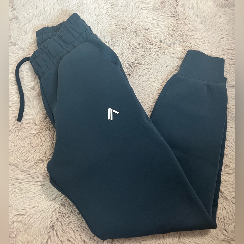 Alphalete ELMTS CUFFED JOGGER